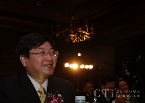  ��114�T�������E������񿂽�(j��ng)��¶���_�ĵ�΢Ц